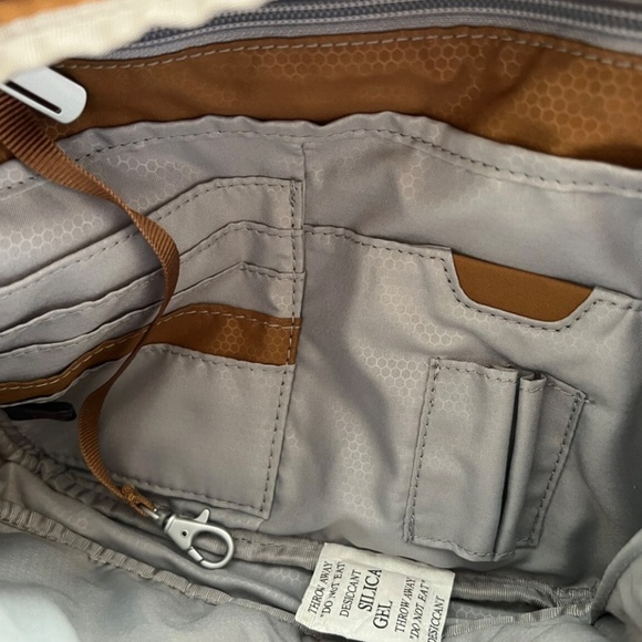 Vintage TUMIT-Tech Lightweight Nylon Flap Magnetic Closure Crossbody Shoulder - Picture 3 of 7